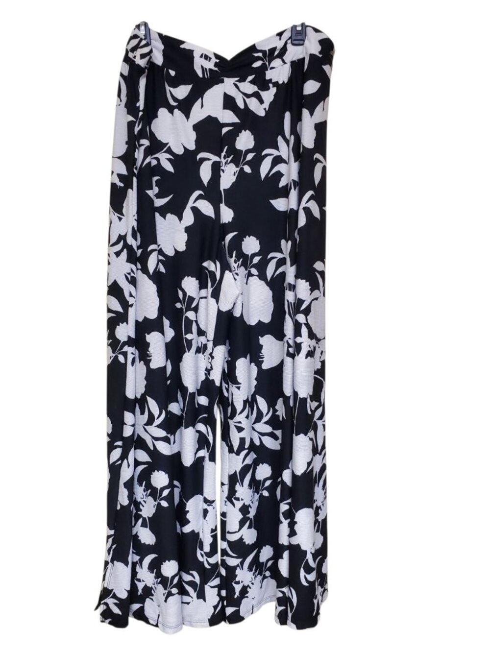 Cato Woman's Black White Floral Textured Knit Super Wide Leg Pants Plus 18/20W